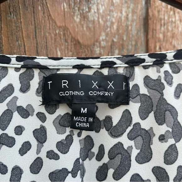 TRIXXI Women’s Animal Print Blouse Scalloped V Neck High Waist Medium - Picture 3 of 8